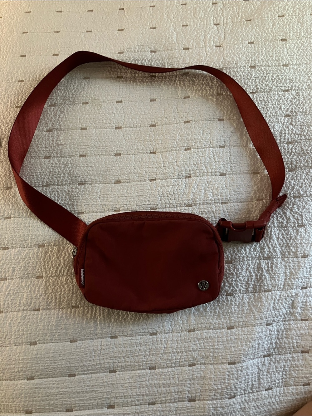 lululemon athletica deep red crossbody belt bag for women/men